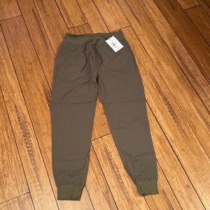 Zyia Olive trail jogger